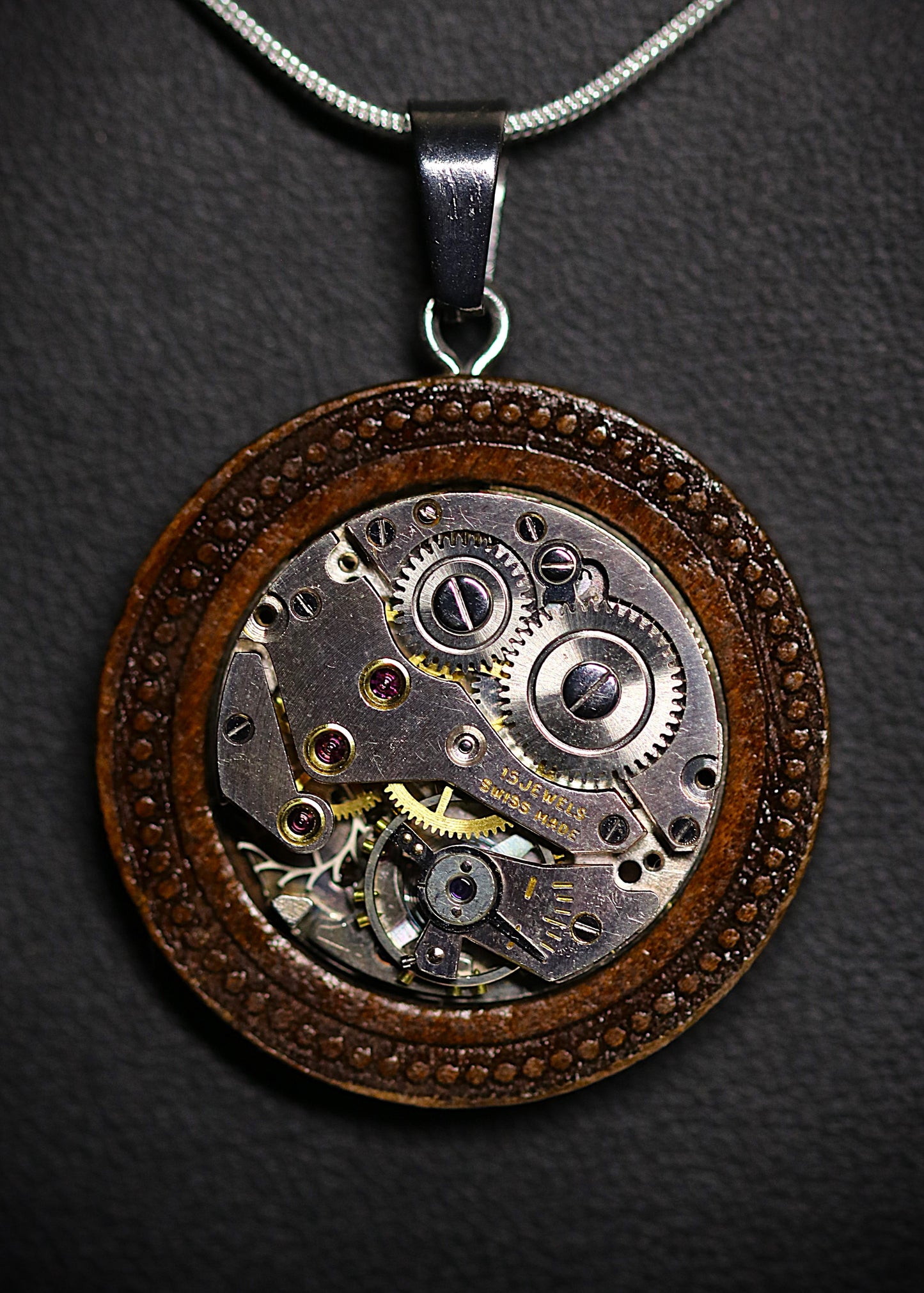 Necklace Swiss in Wooden Surround