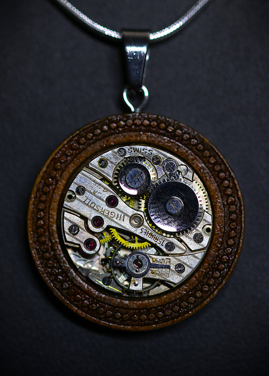 Necklace Swiss with Textured Surface in Wooden Surround